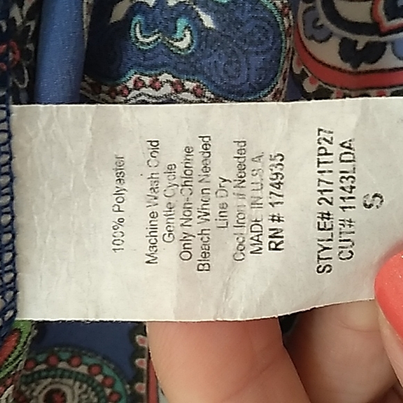 Renee C. Paisley Multicolored Sleeveless Blouse. Size Small. - Picture 9 of 9